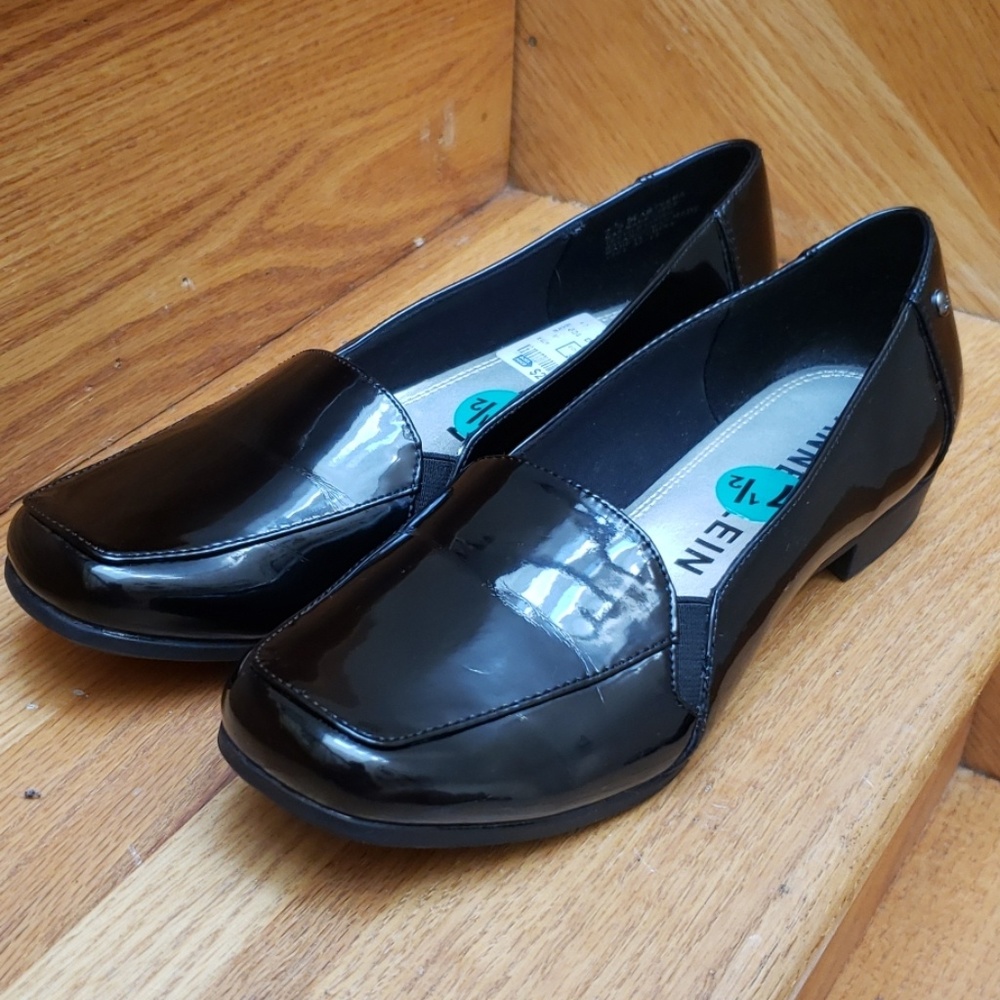 Anne Klein patent black flats